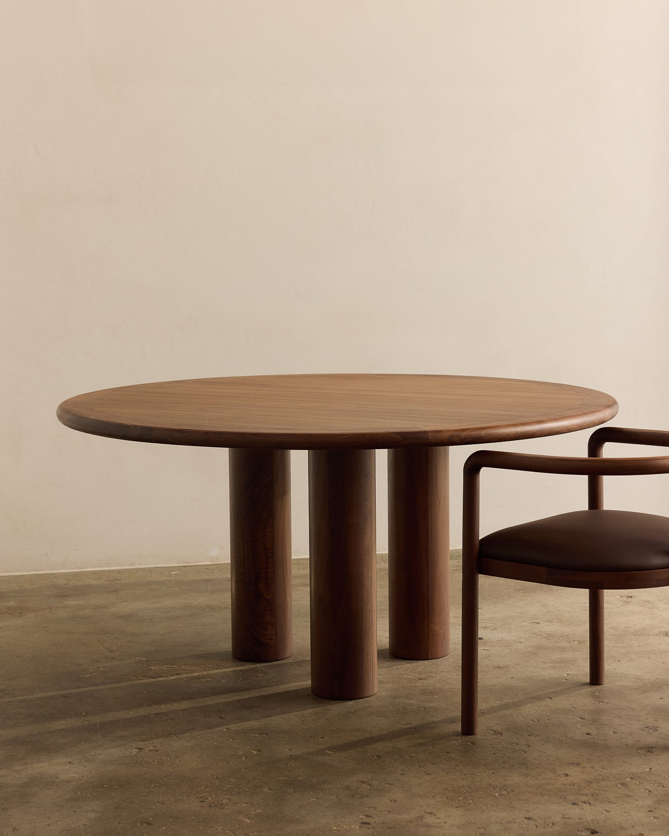 Elio Round Dining Table Walnut 150