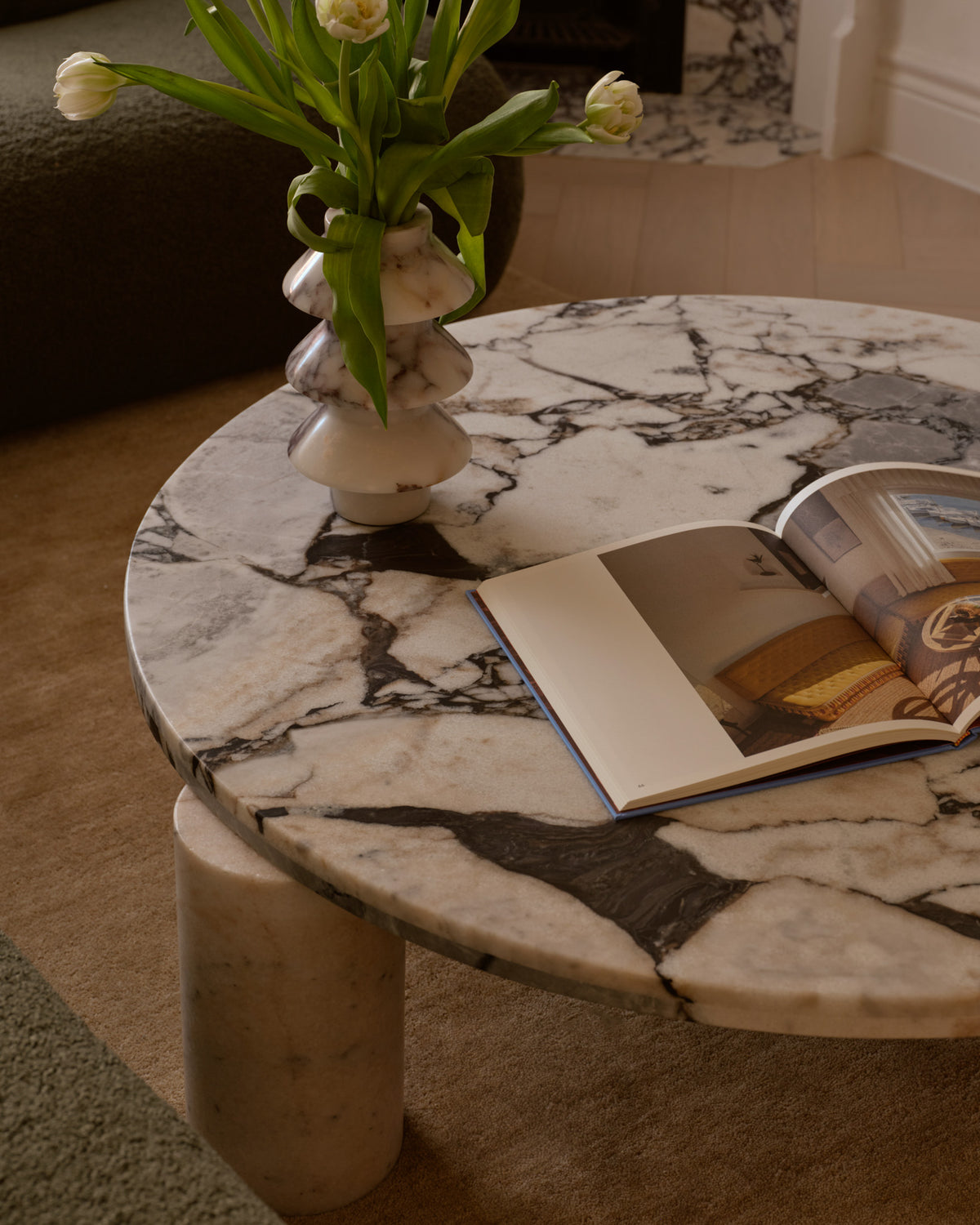 Calacatta nero round marble coffee table