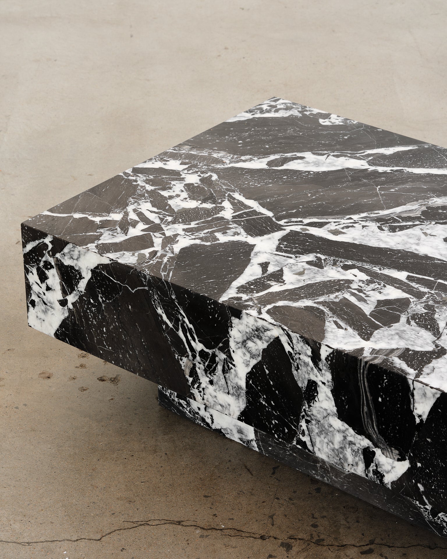 Butter Medium Coffee Table Grand Antique