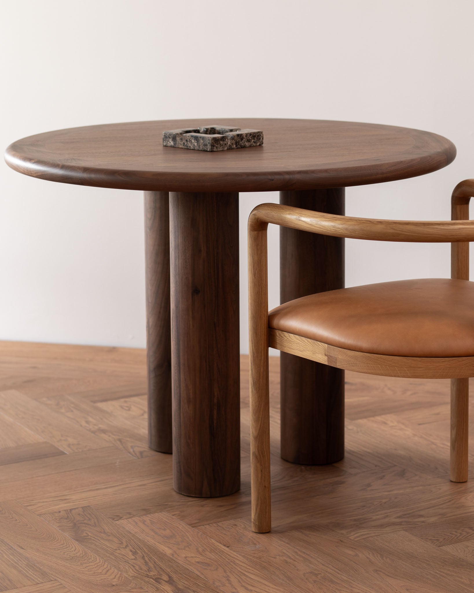 Elio Round Dining Table Walnut 100