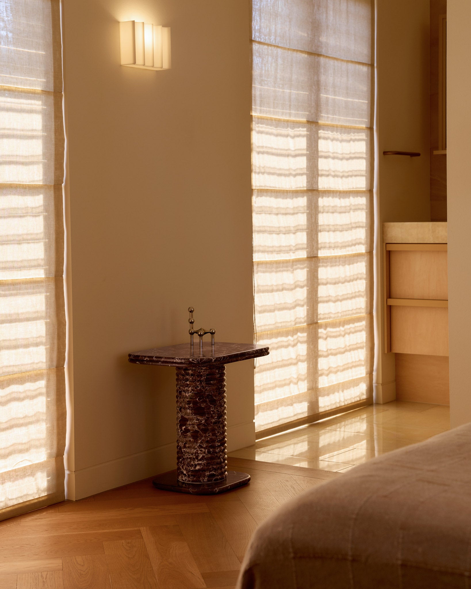 Nervado Side Table Rosa Levanto