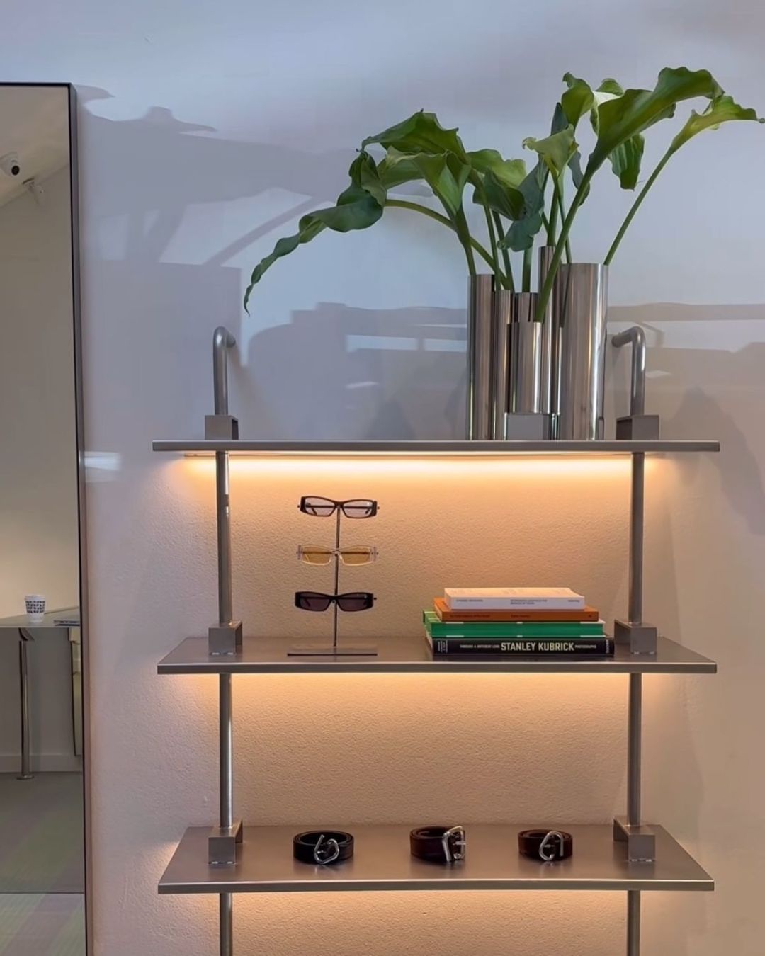 Stainless steel vase styled