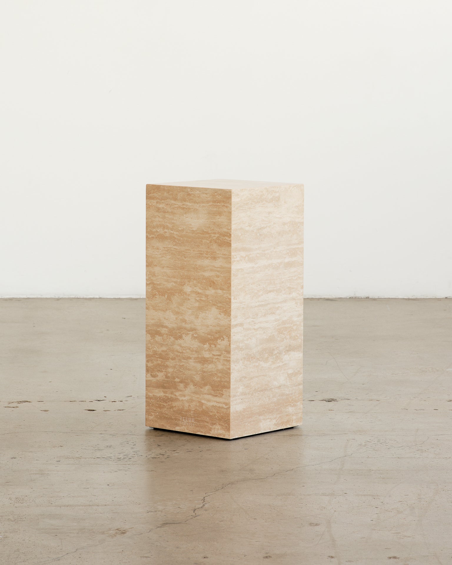 Plinth Medium Cream Travertine