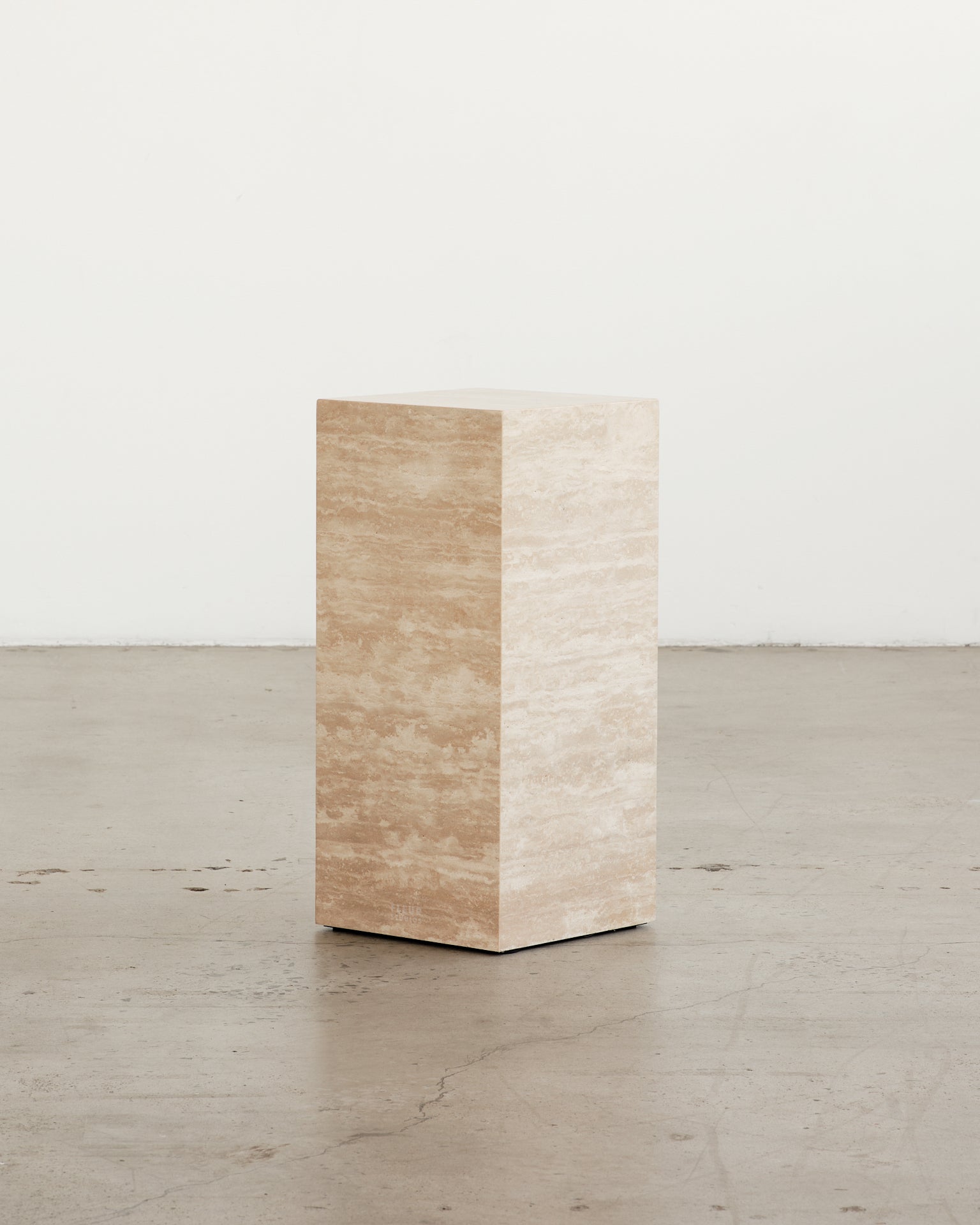 Plinth Medium Cream Travertine