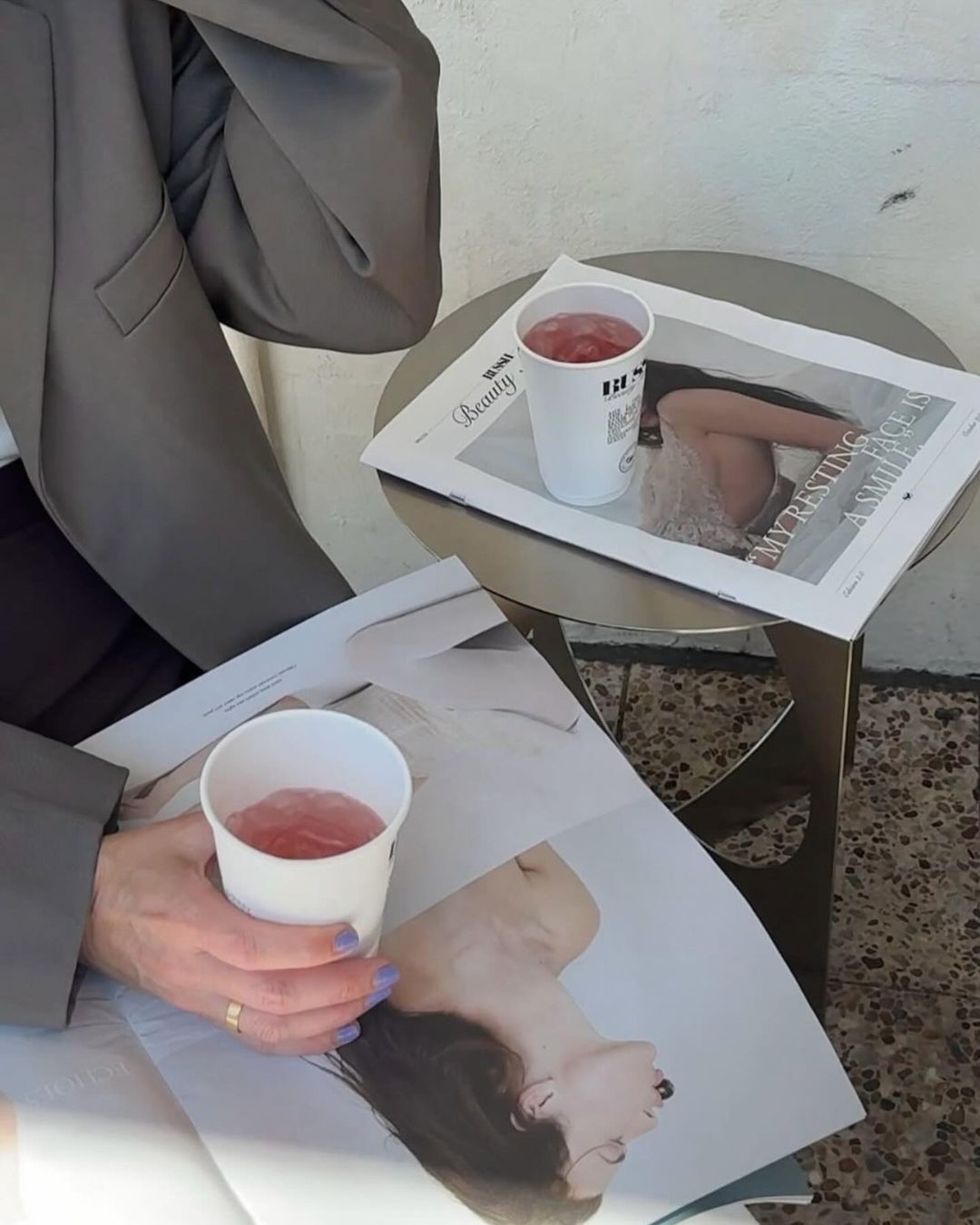 Person with a magazine open on the Palermo side table