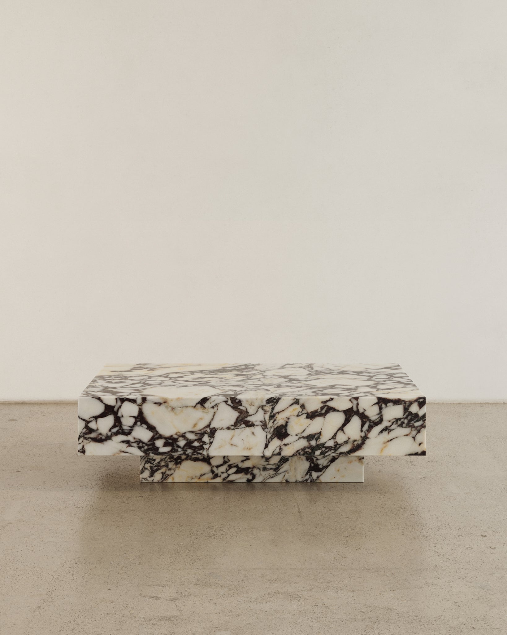 Butter Medium Coffee Table Calacatta Viola