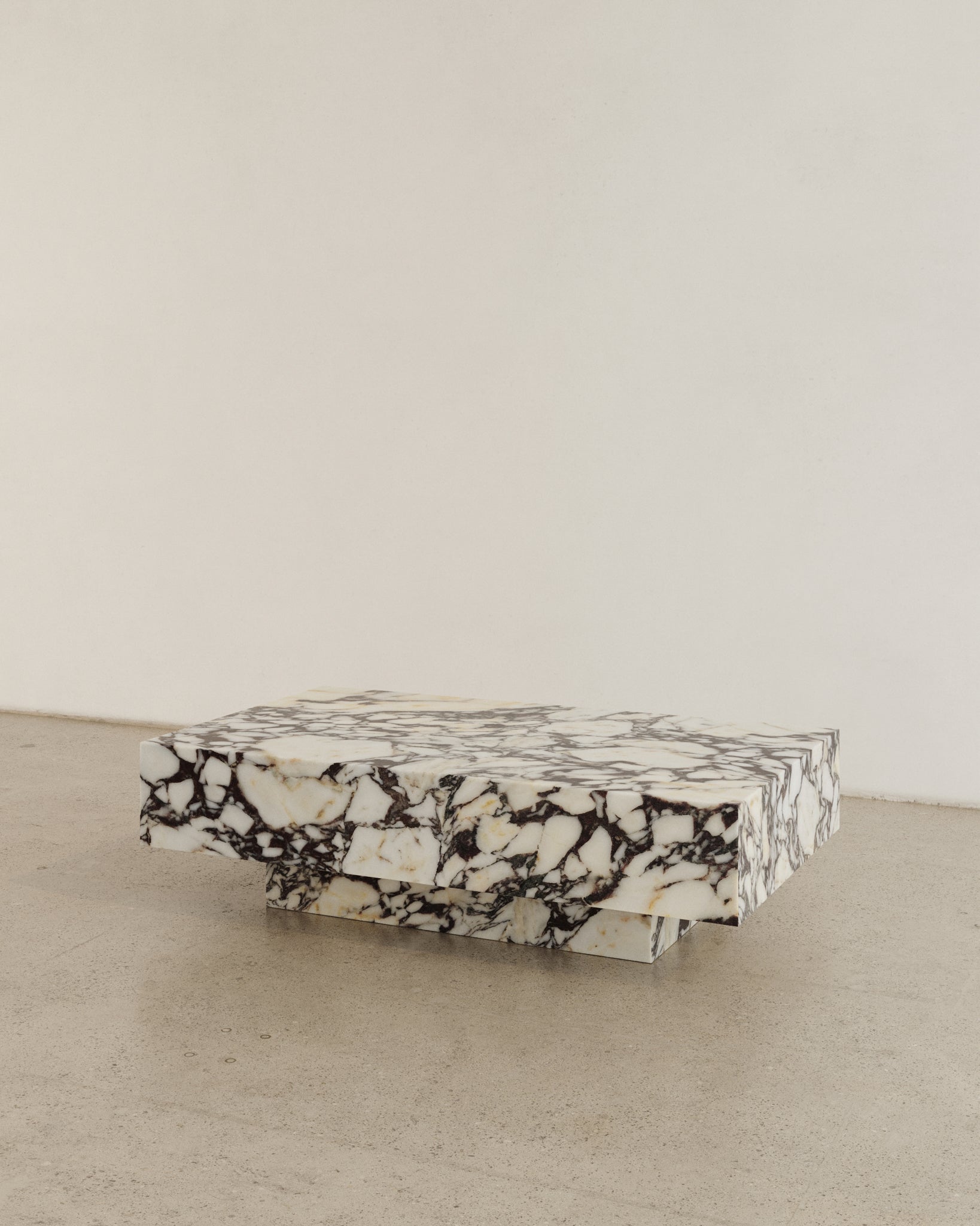 Butter Medium Coffee Table Calacatta Viola