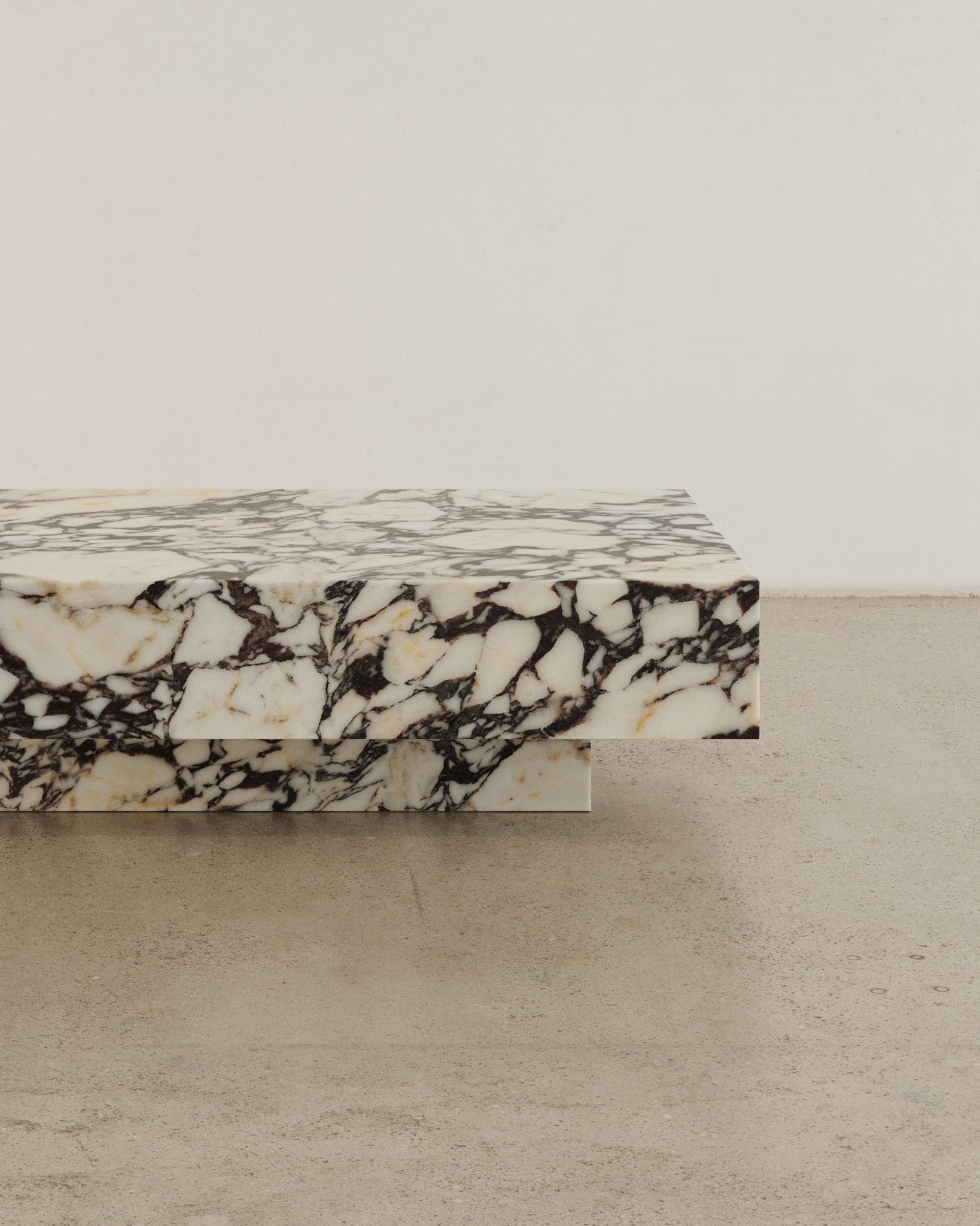 Butter Medium Coffee Table Calacatta Viola