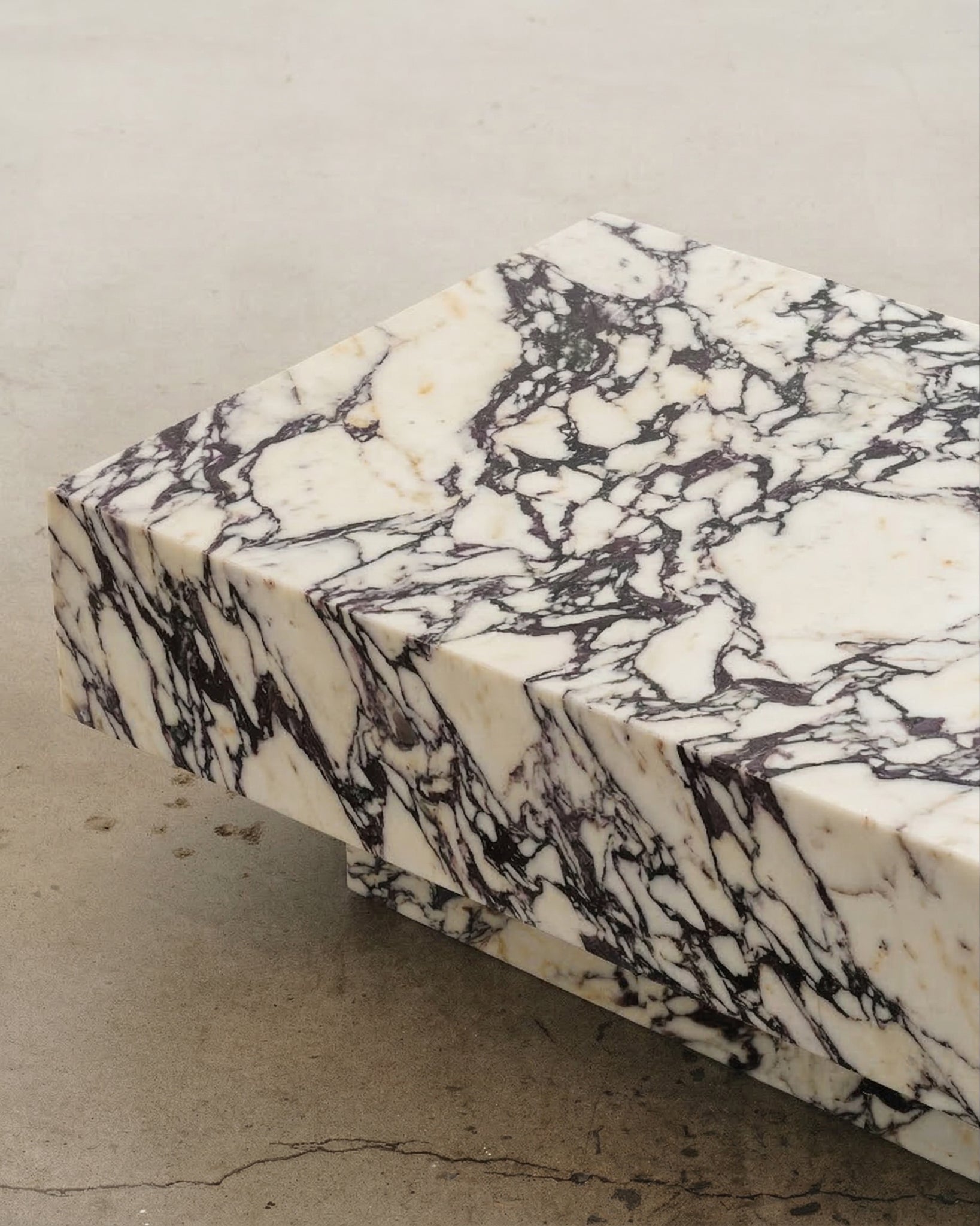 Butter Medium Coffee Table Calacatta Viola