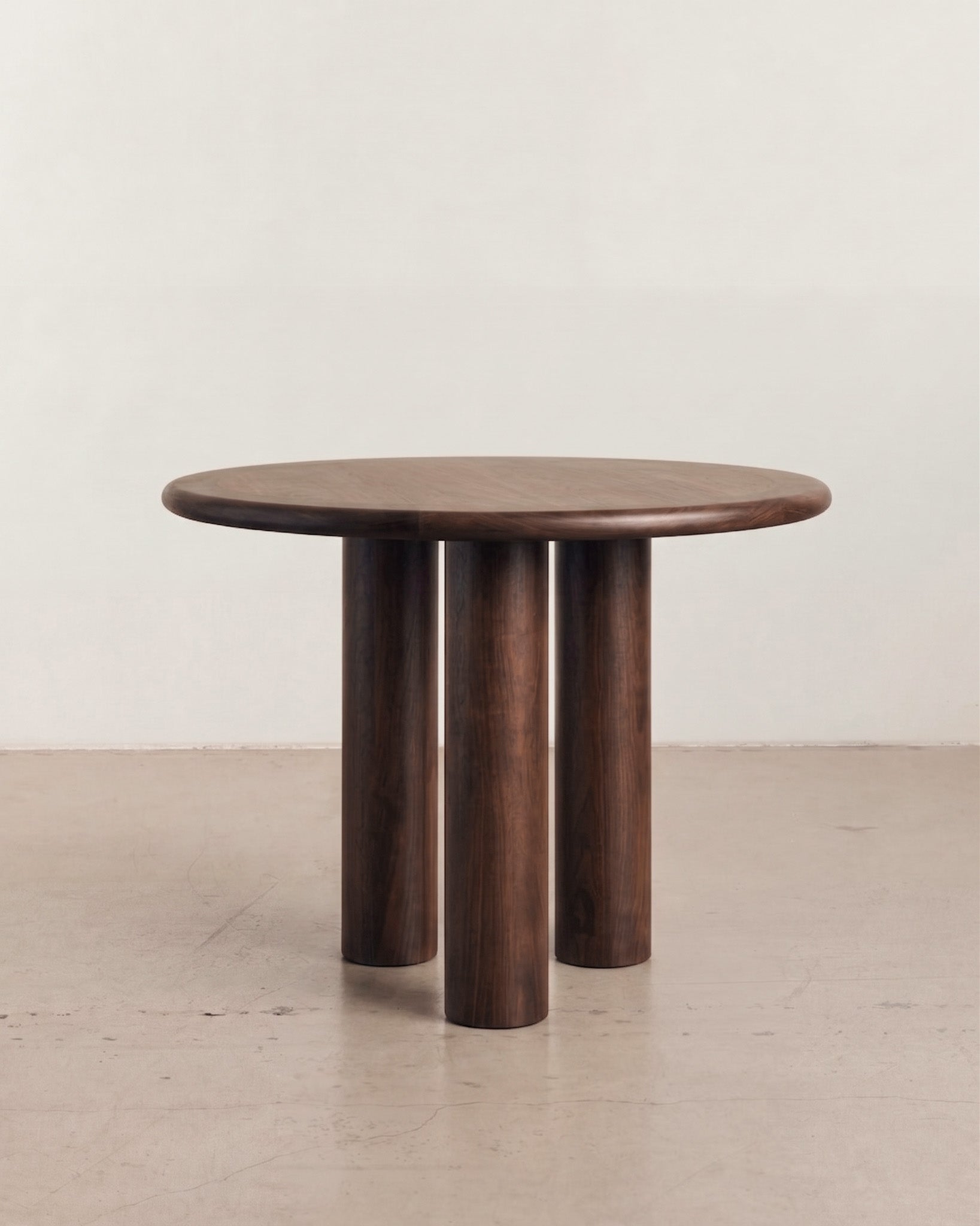 Elio Round Dining Table Walnut 100 Dining Table