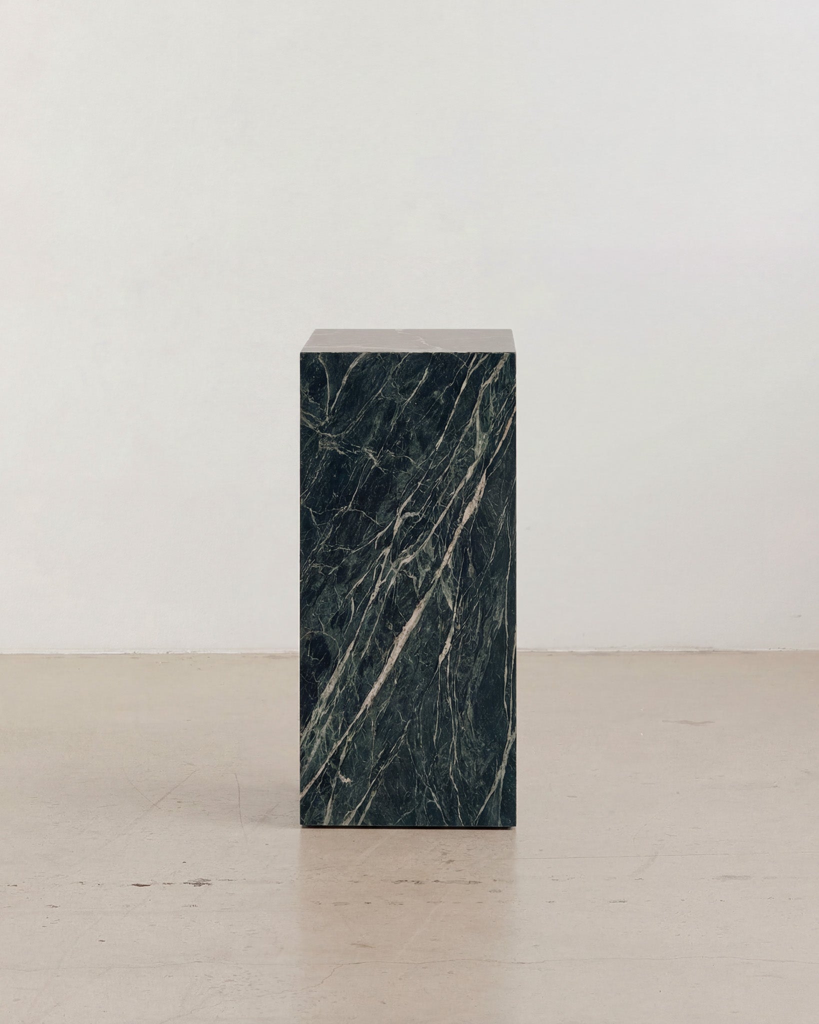 Plinth Verde Medium