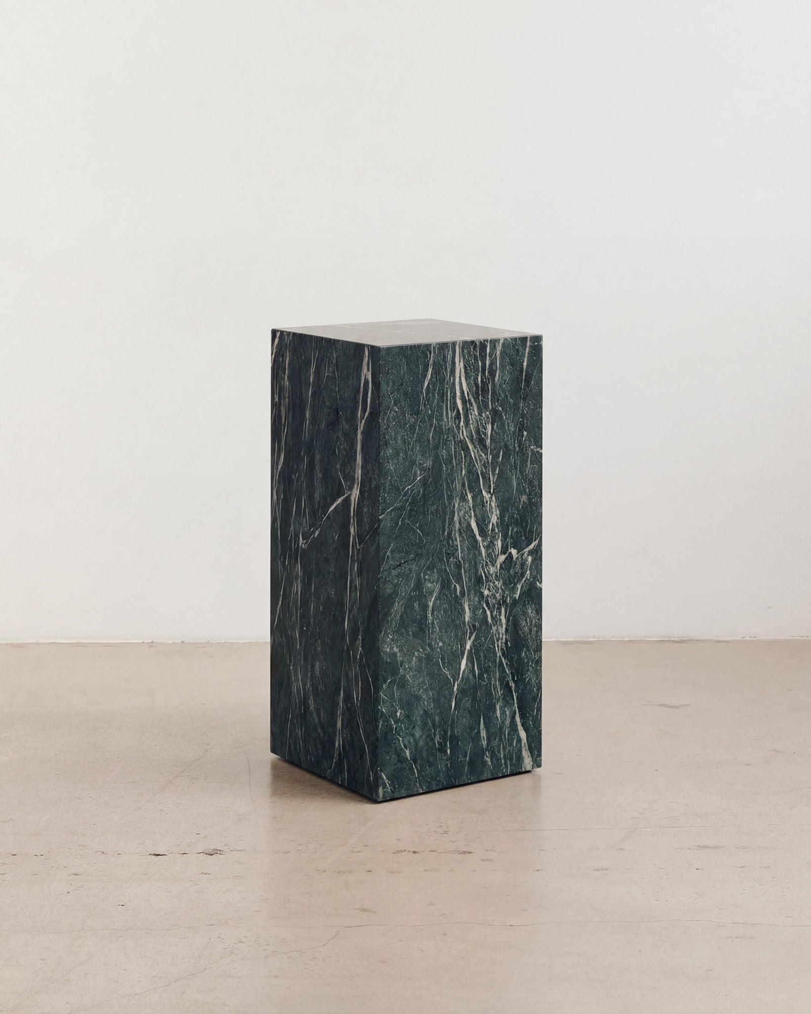 Medium marble plinth
