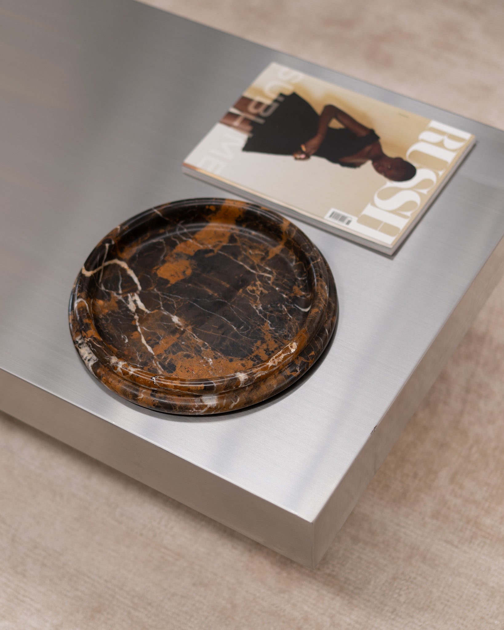 Nervado Round Plate Cinnamon Large