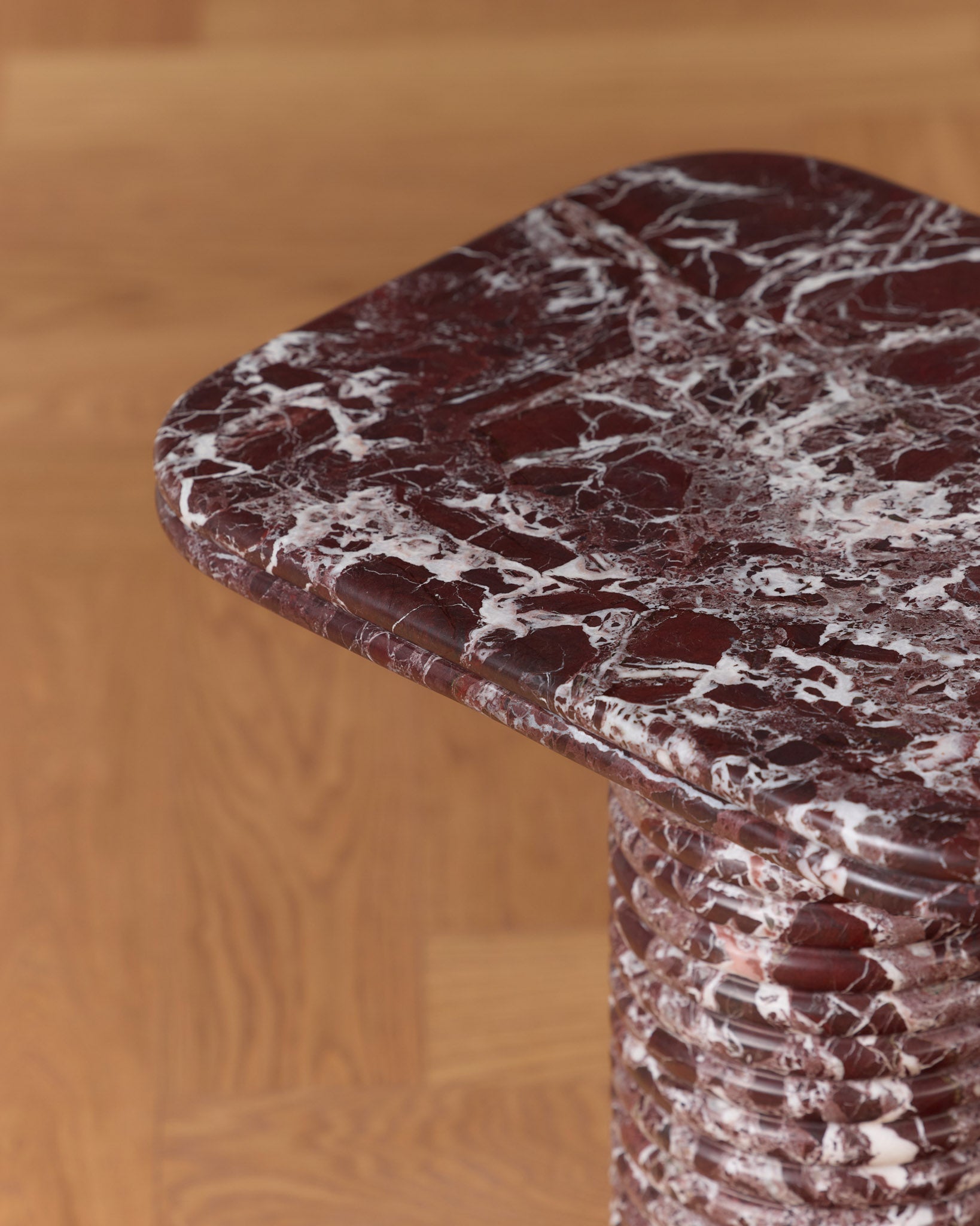 Nervado Side Table Rosa Levanto