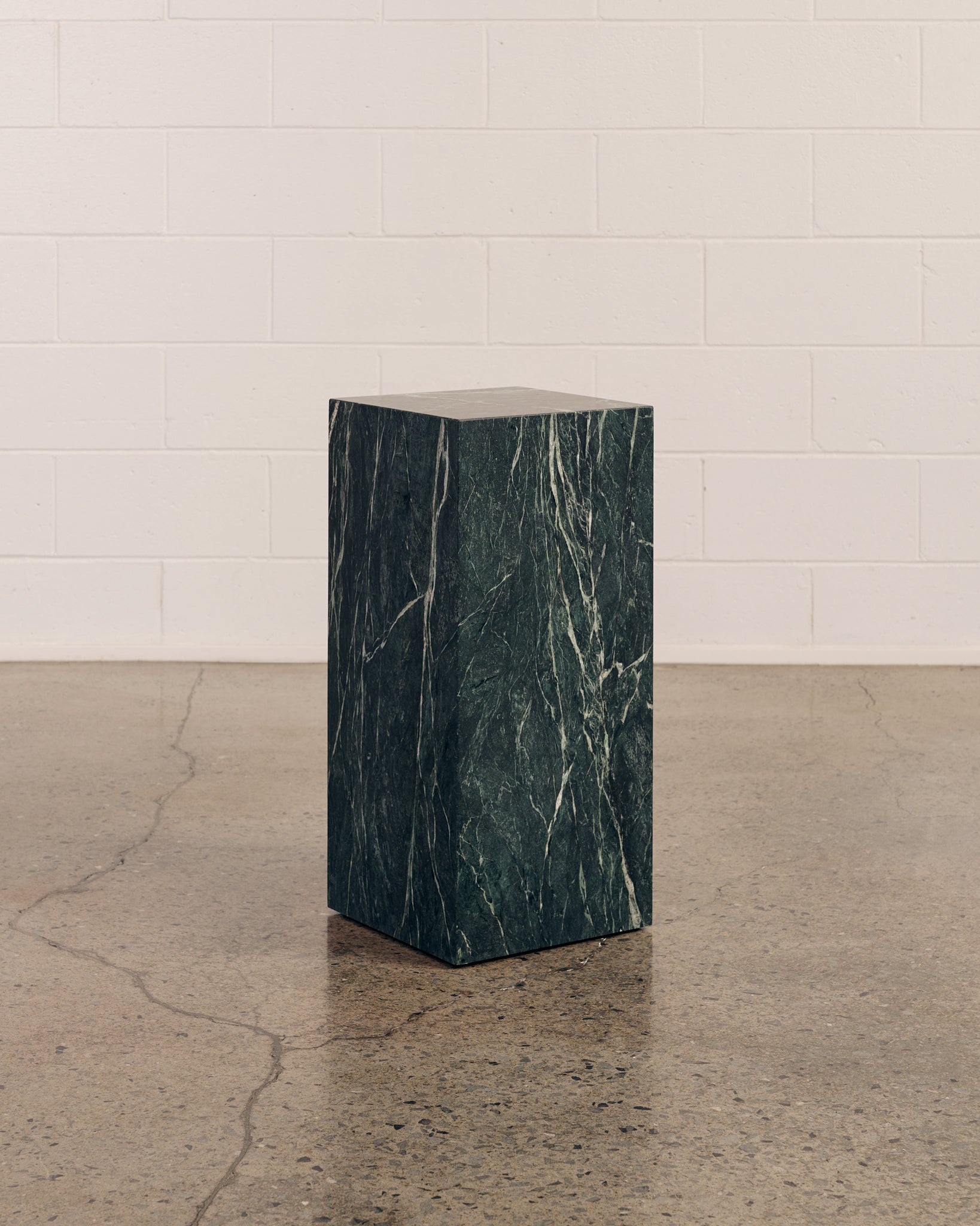 Plinth Medium Verde