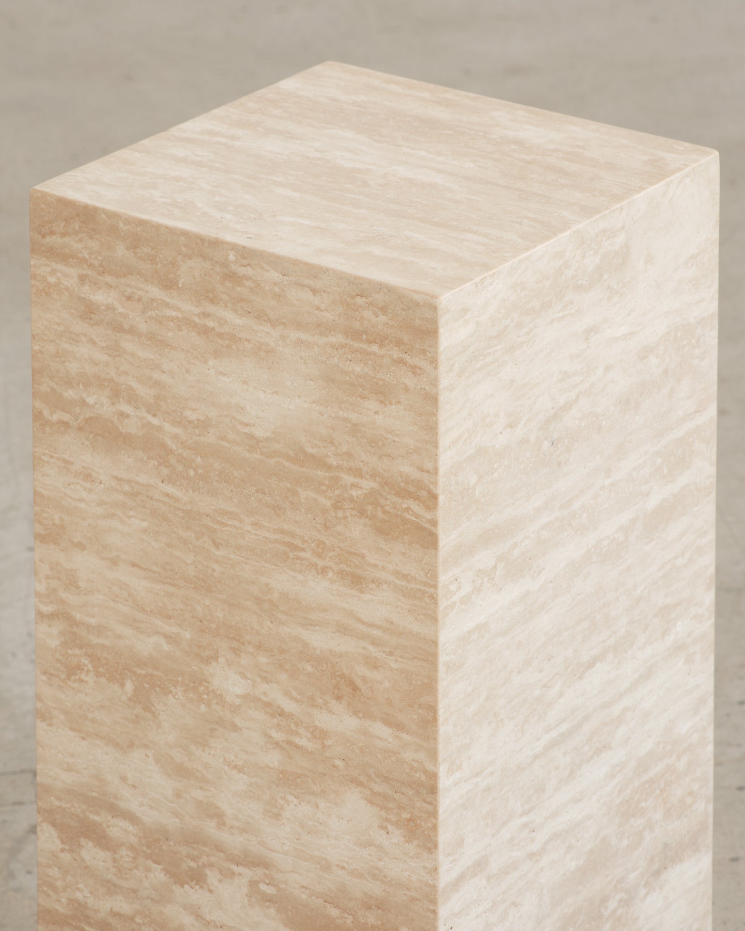 Plinth Cream Travertine Medium