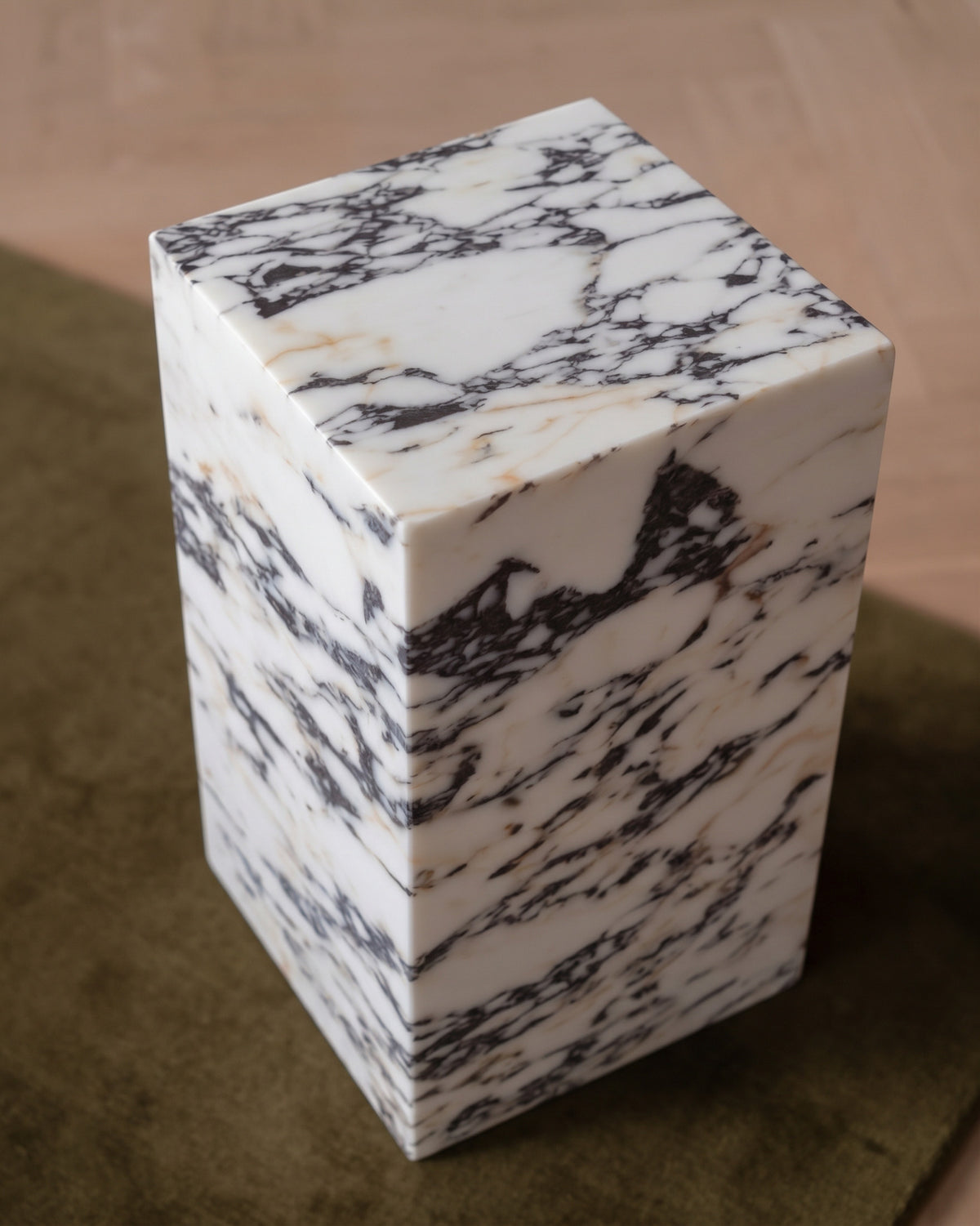 Plinth Calacatta Viola Small