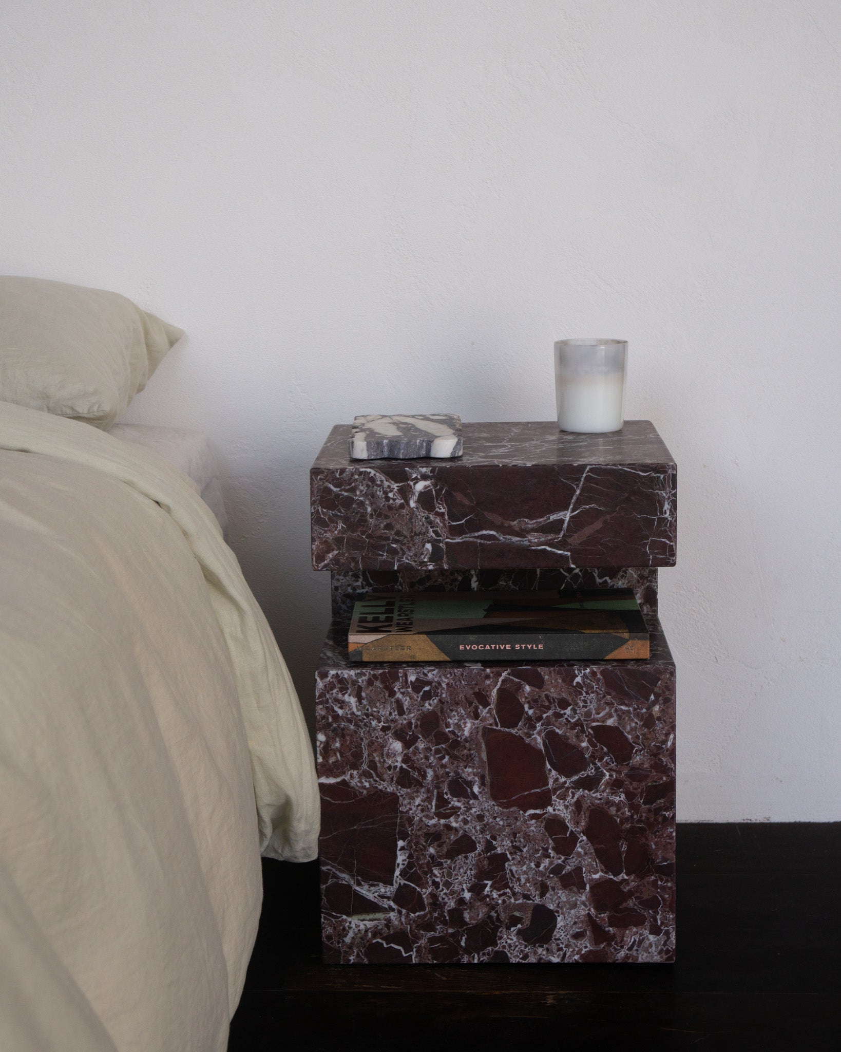 Abstract Marble Side Table – Cookie – Rosa Levanto | Fleur Studios