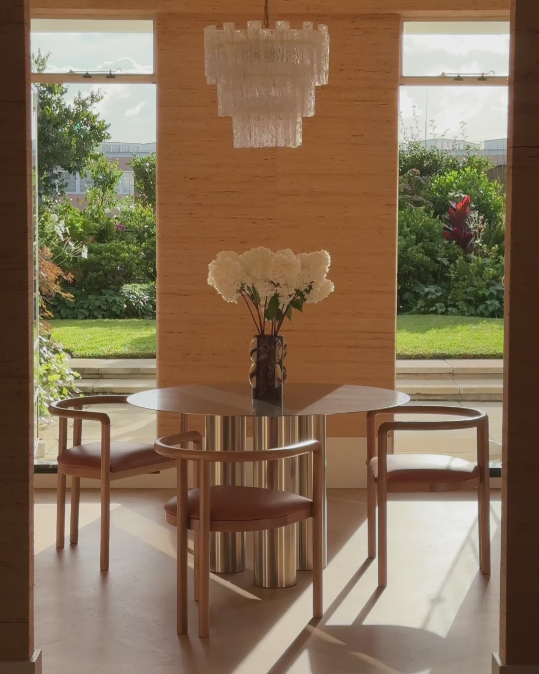 Elio dining chair styled